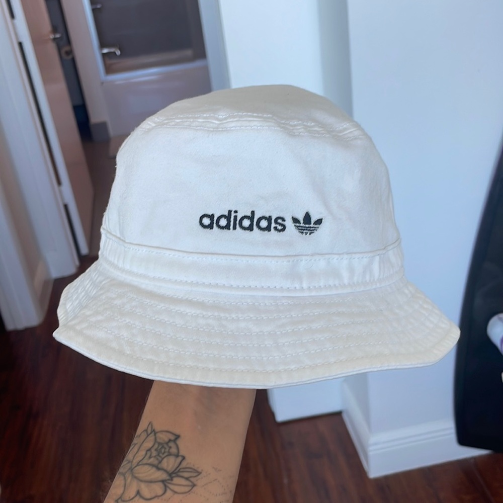 Adidas bucket hat